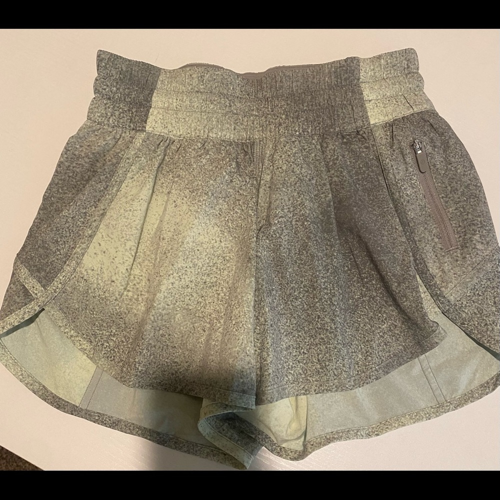Lululemon tracker shorts